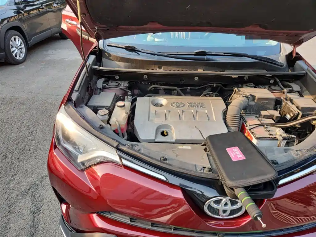 Toyota RAV4 — фото 21