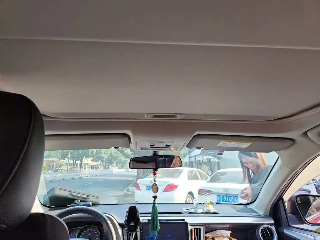 Toyota RAV4 — фото 9