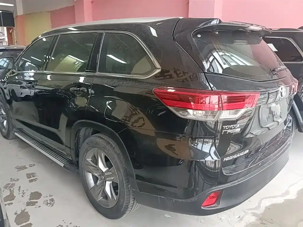Toyota Highlander — фото 5