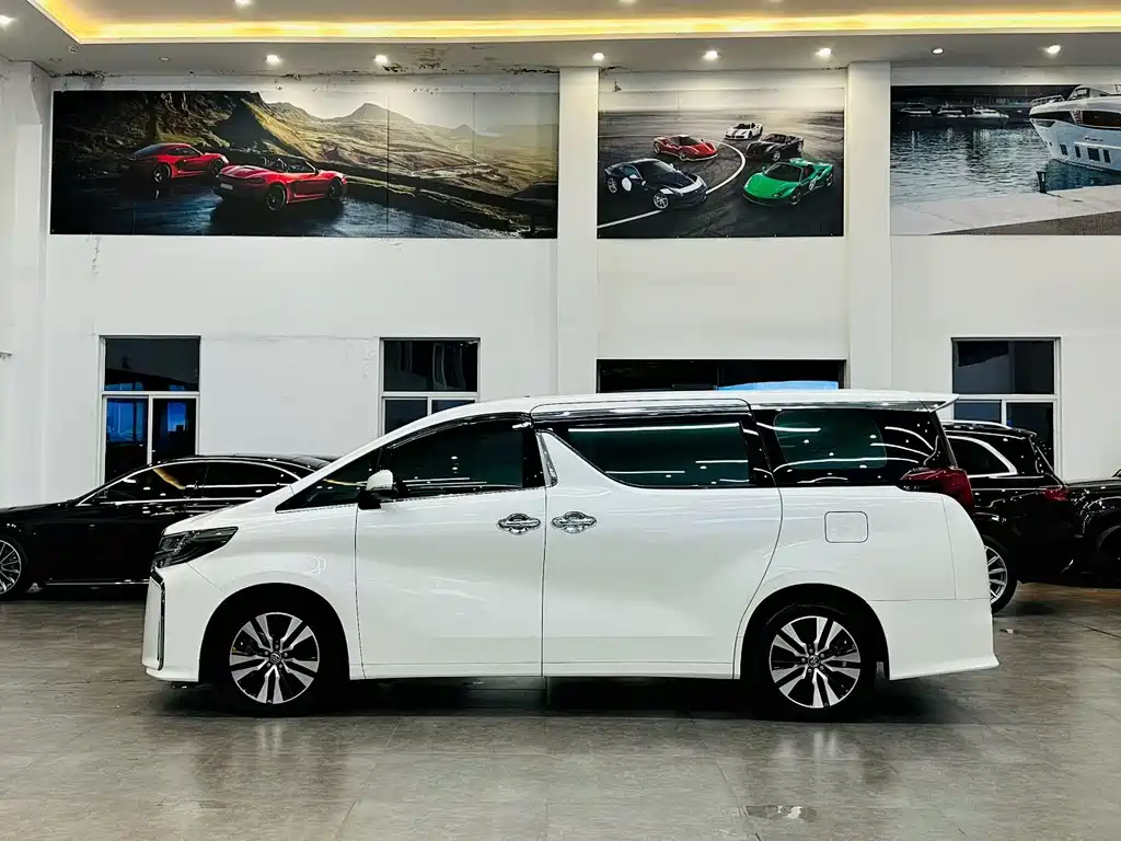 Toyota Alphard — фото 3