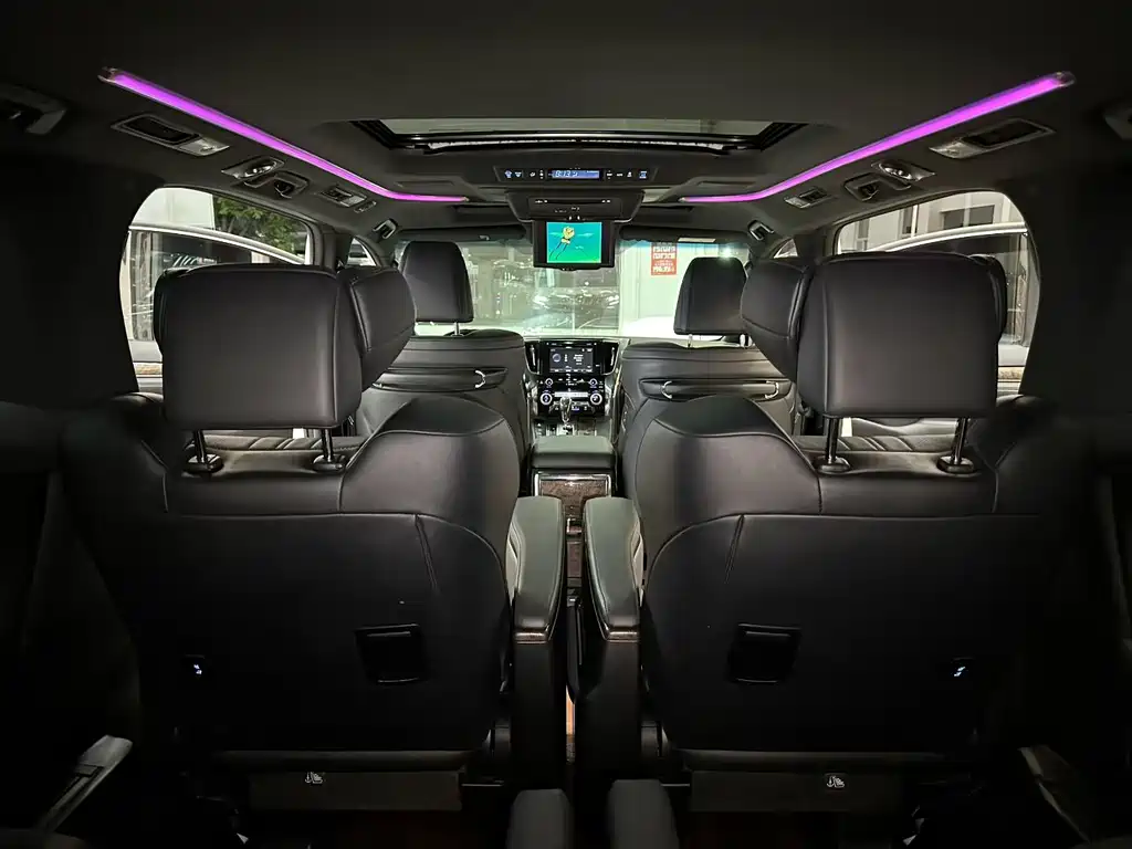 Toyota Alphard — фото 9