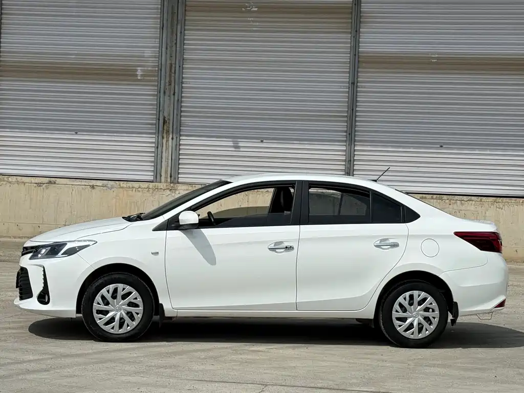Toyota Vios — фото 3