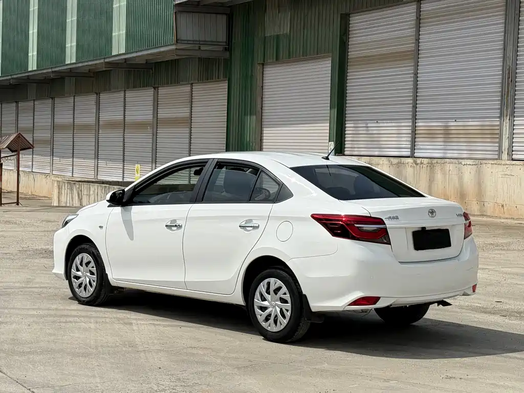 Toyota Vios — фото 4