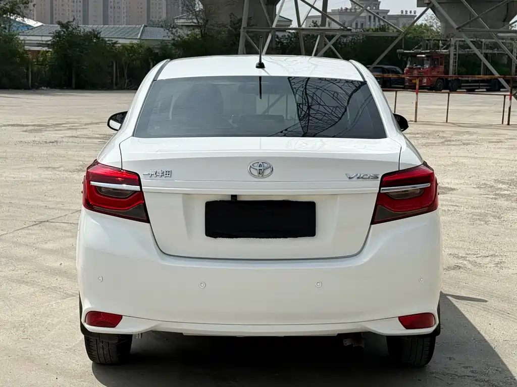 Toyota Vios — фото 5