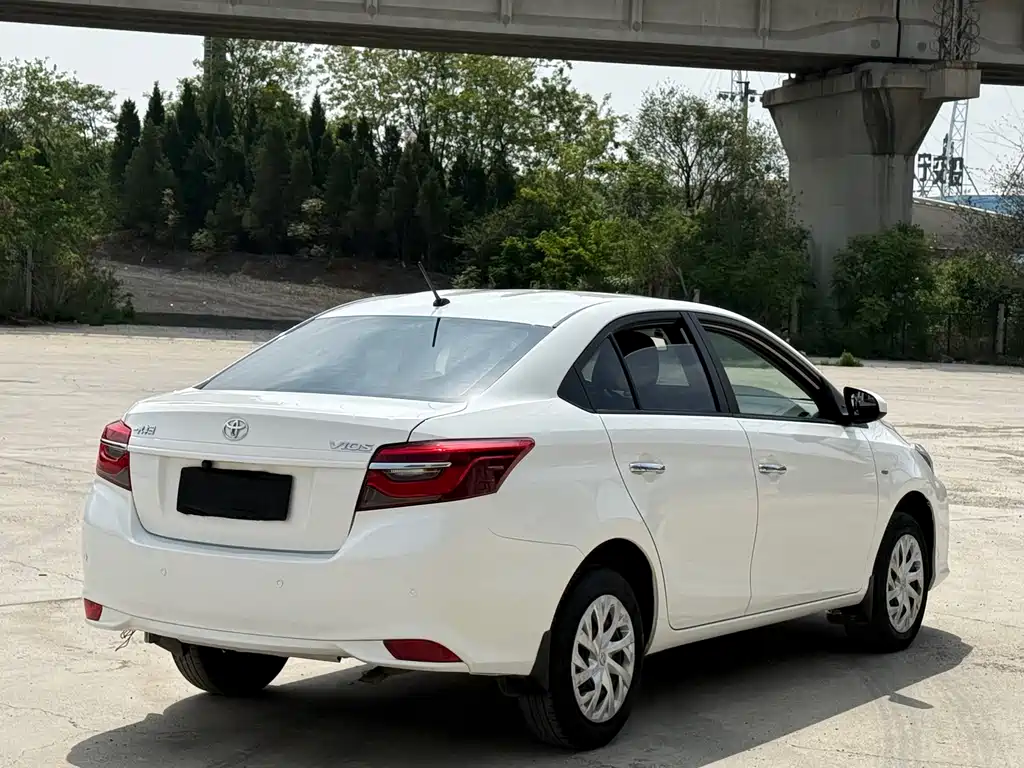 Toyota Vios — фото 6