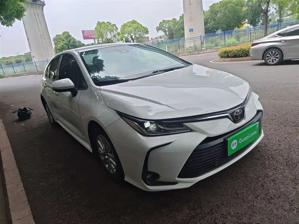 Toyota Corolla — фото 4