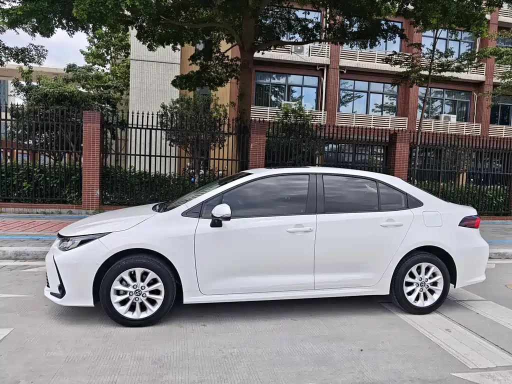 Toyota Corolla — фото 3