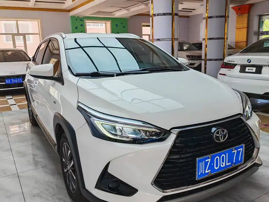Toyota Yaris L — фото 2