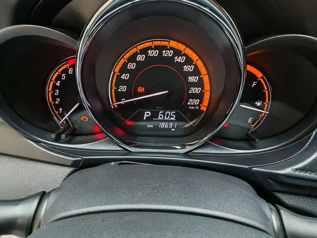 Toyota Yaris L — фото 11