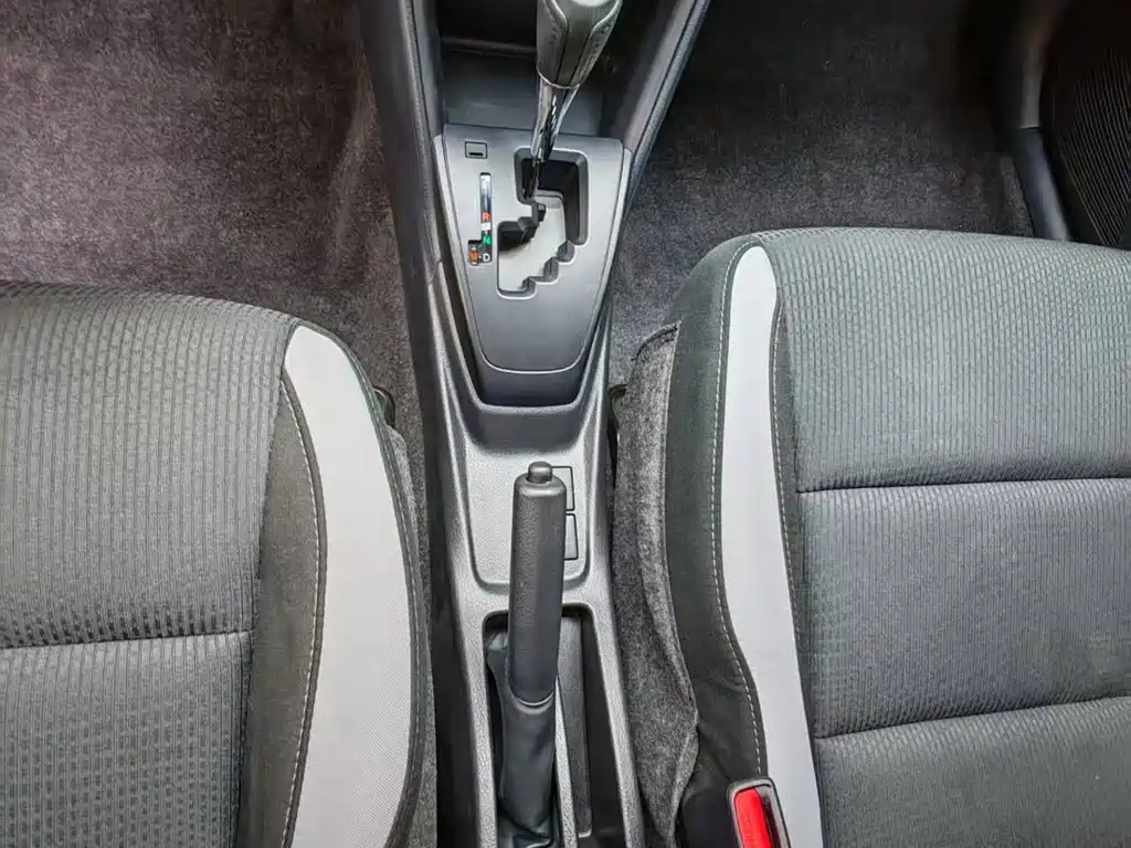 Toyota Yaris L — фото 14