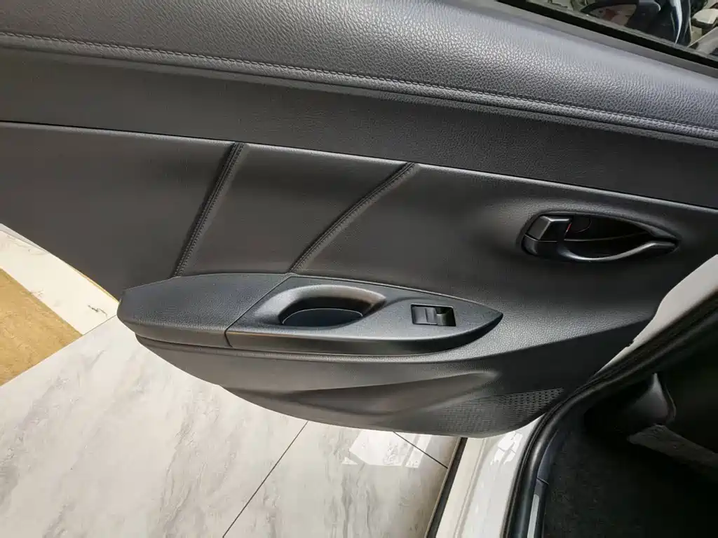 Toyota Yaris L — фото 20