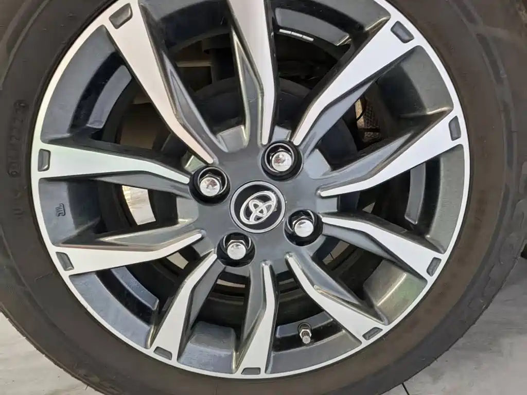 Toyota Yaris L — фото 9