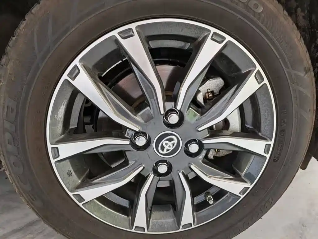 Toyota Yaris L — фото 10