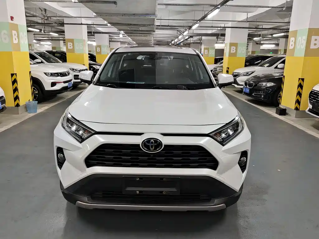 Toyota RAV4 — фото 2