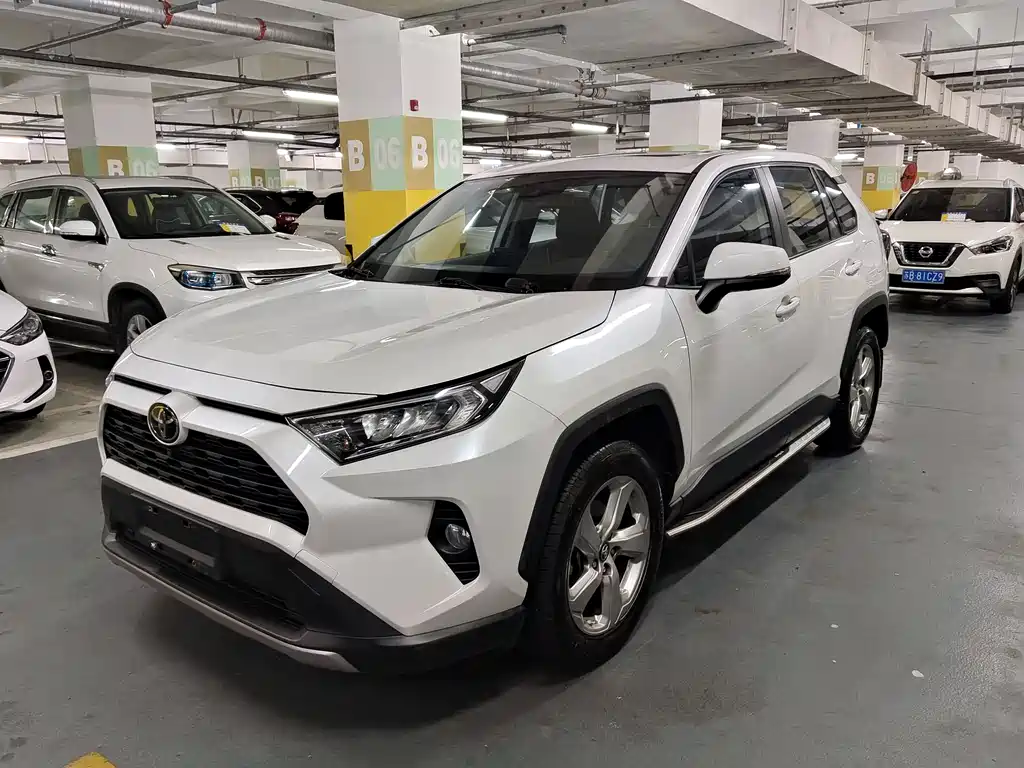 Toyota RAV4 — фото 3