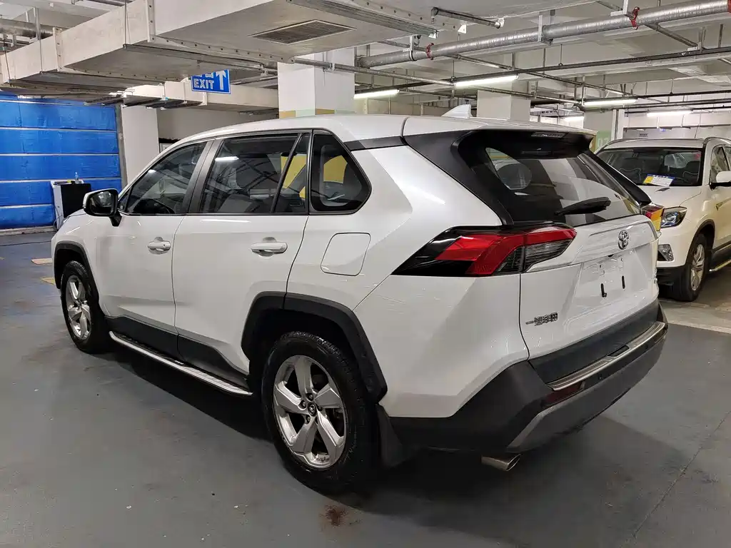 Toyota RAV4 — фото 4