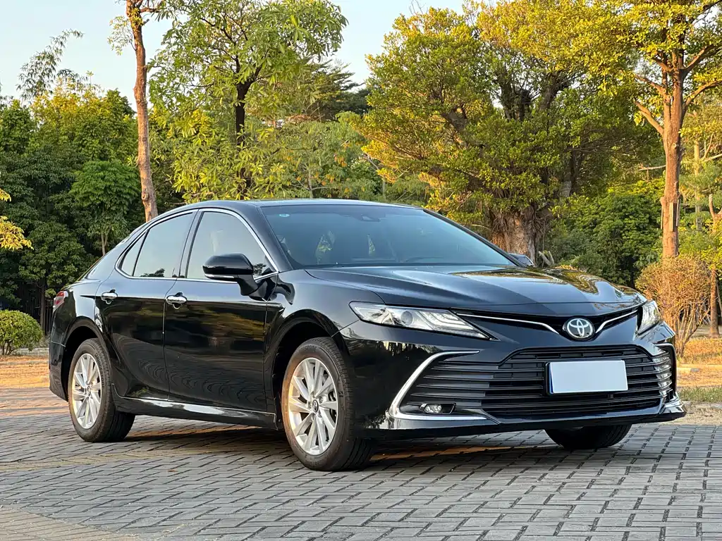 Toyota Camry — фото 3
