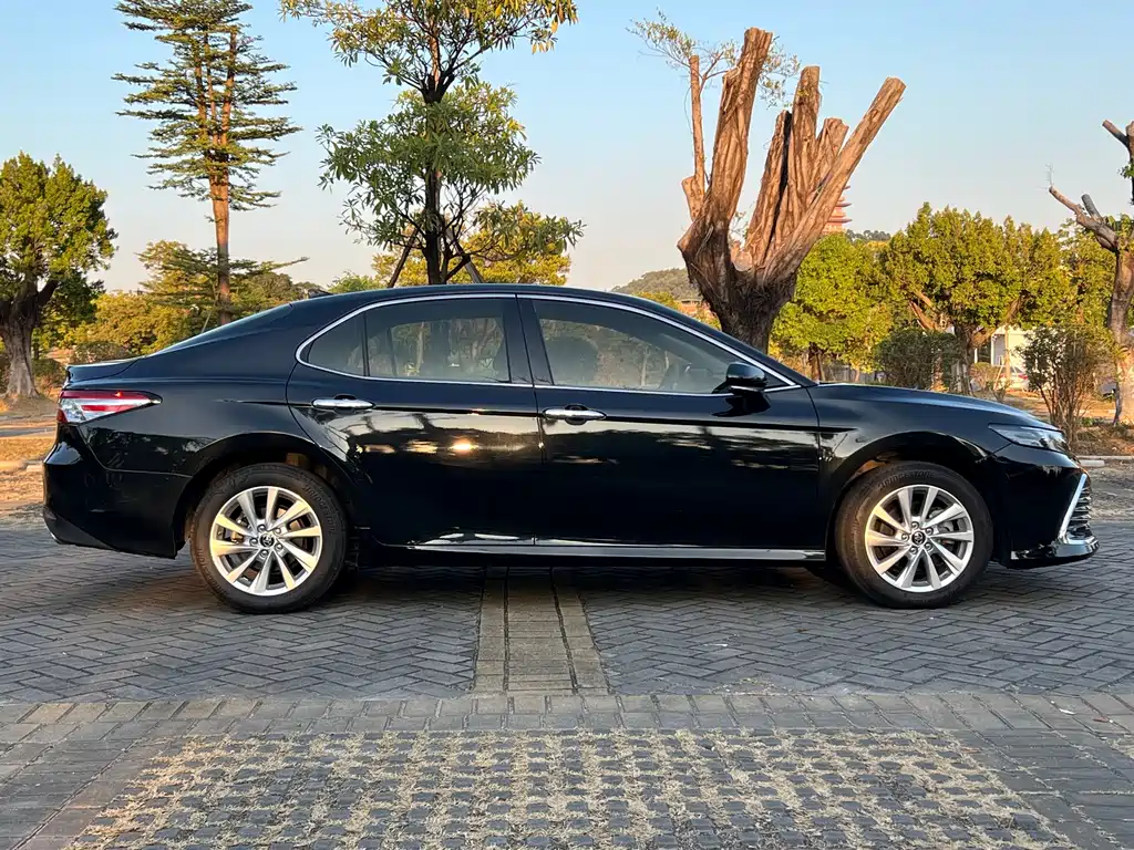 Toyota Camry — фото 5
