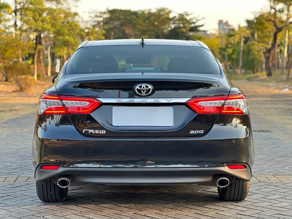 Toyota Camry — фото 7