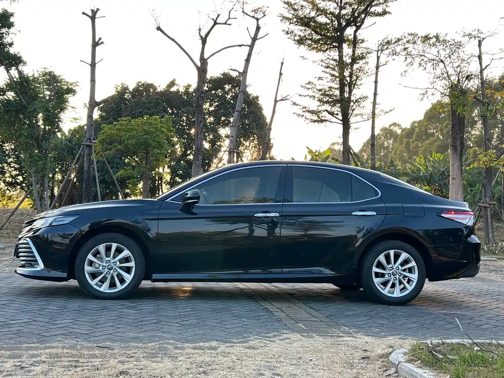 Toyota Camry — фото 9
