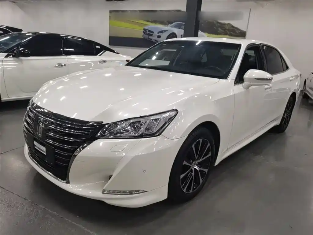 Toyota Crown — фото 2
