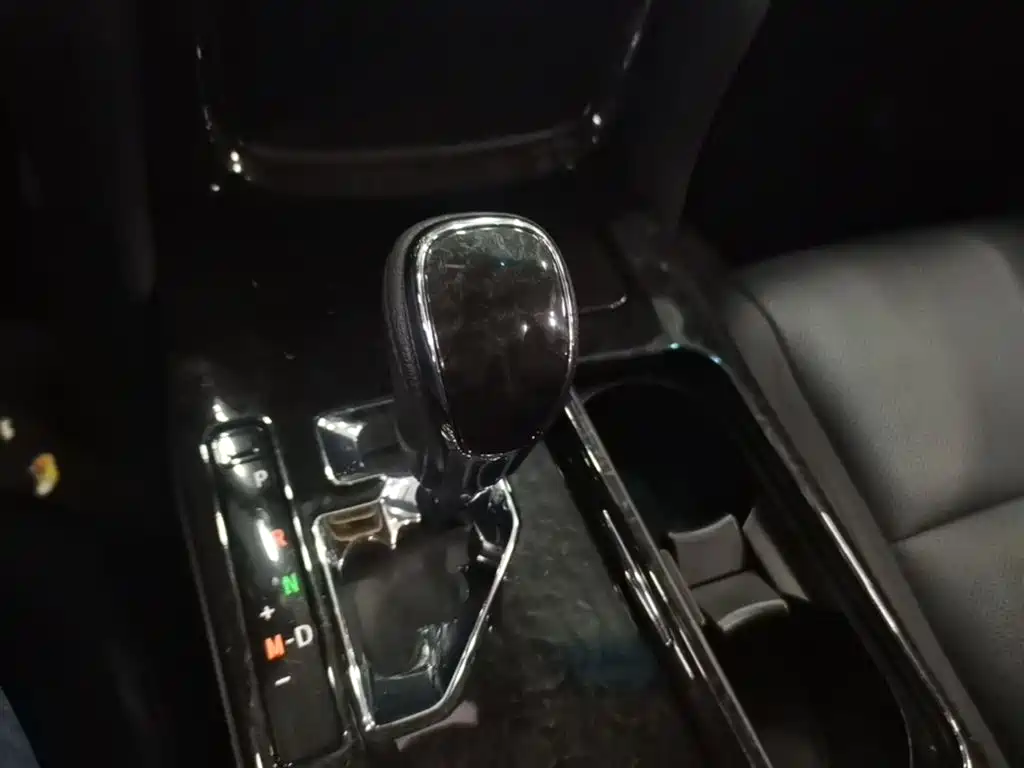 Toyota Crown — фото 14