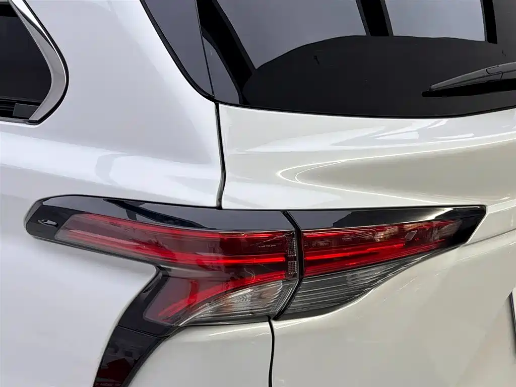 Toyota Sienna — фото 10