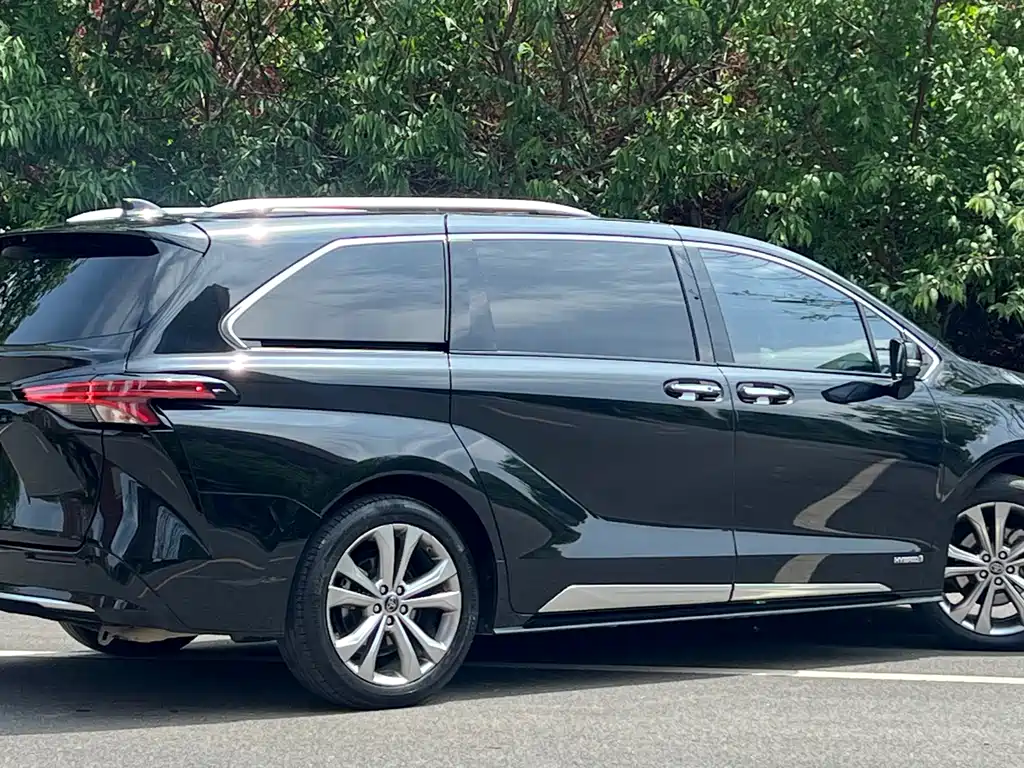 Toyota Sienna — фото 4