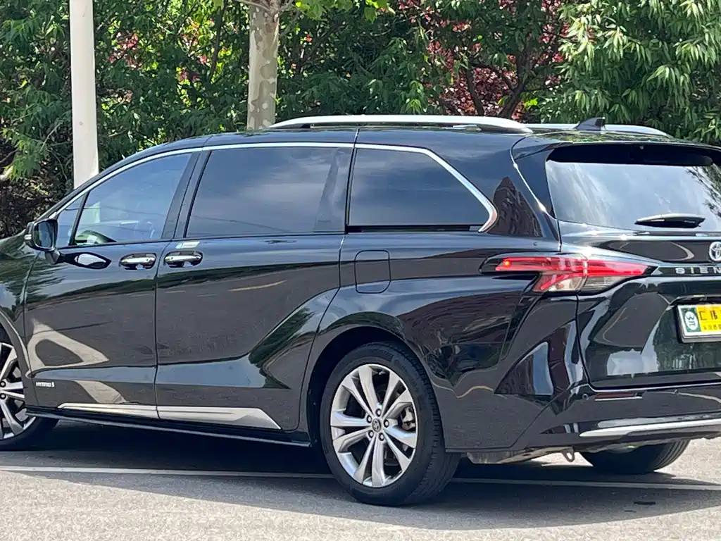 Toyota Sienna — фото 6