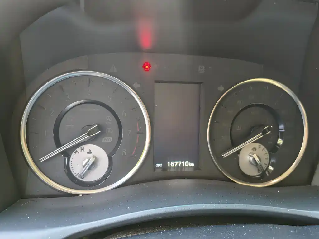 Toyota Alphard — фото 9
