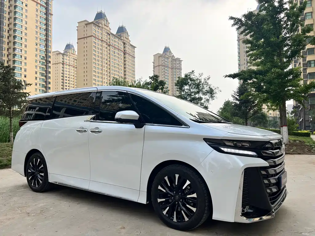 Toyota Vellfire — фото 2