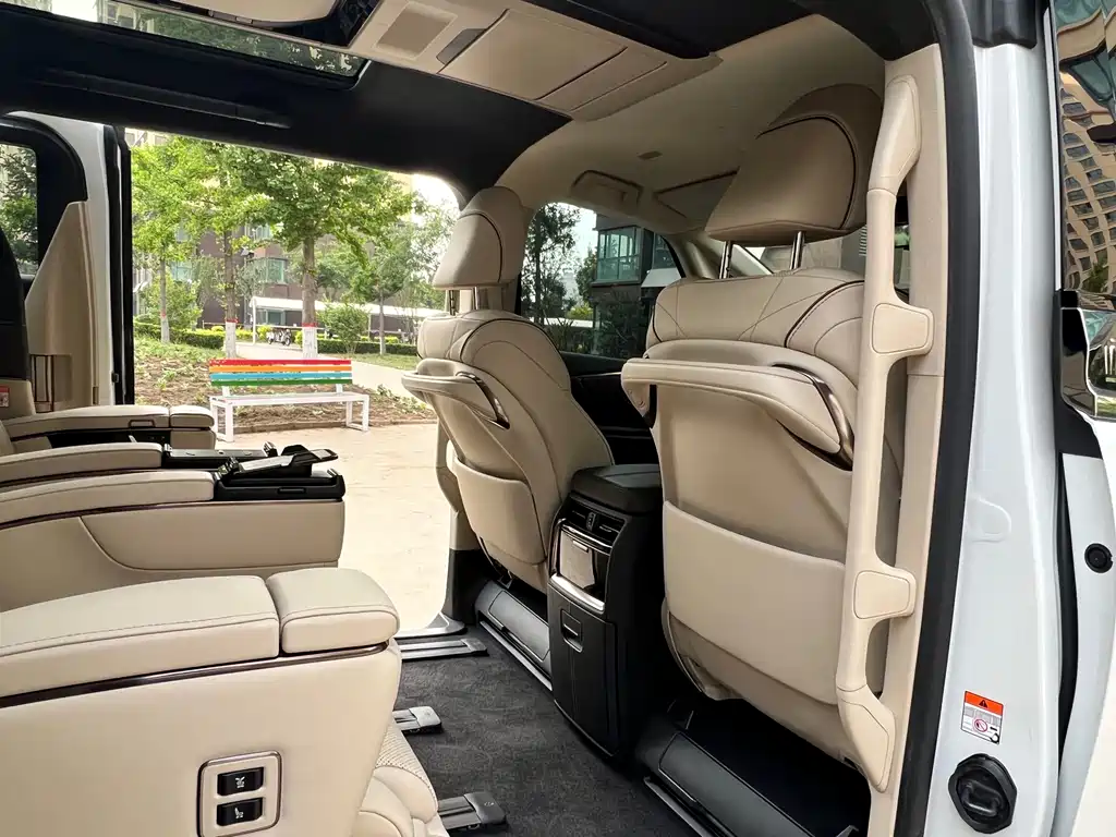 Toyota Vellfire — фото 11