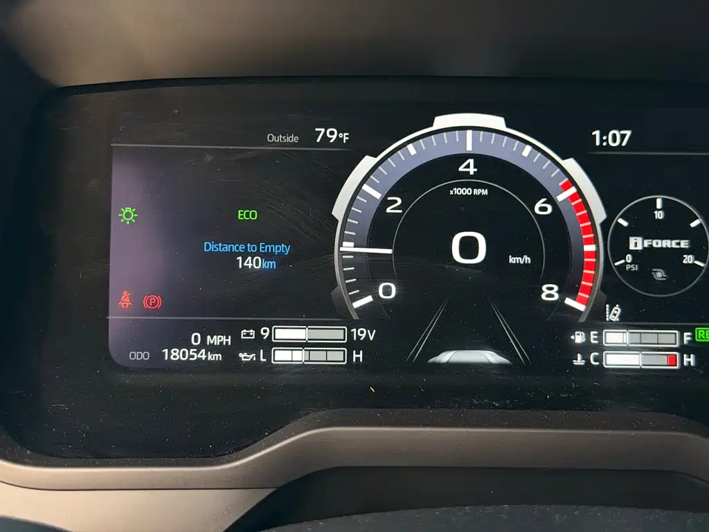 Toyota Sequoia — фото 23