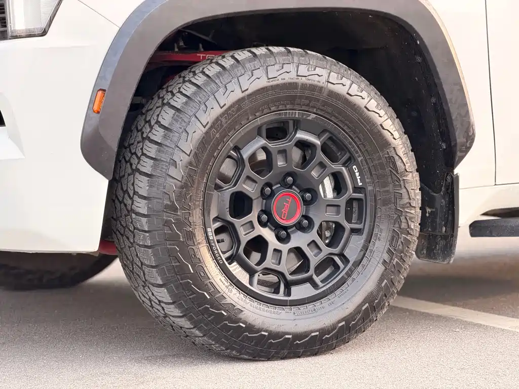 Toyota Sequoia — фото 4