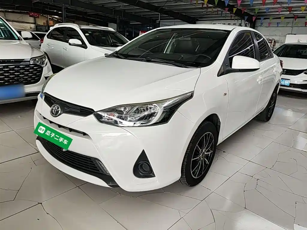 Toyota Yaris L — фото 2