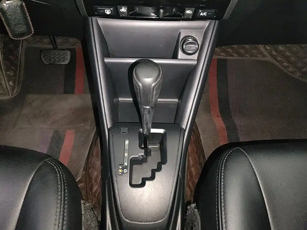 Toyota Yaris L — фото 14
