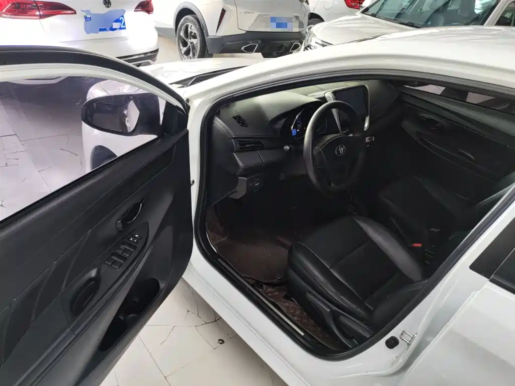 Toyota Yaris L — фото 16