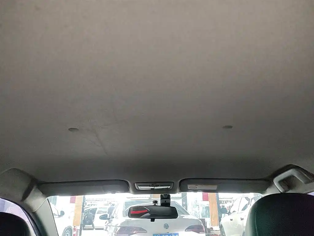 Toyota Yaris L — фото 18