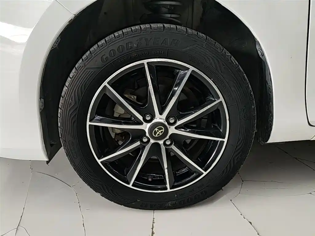 Toyota Yaris L — фото 23