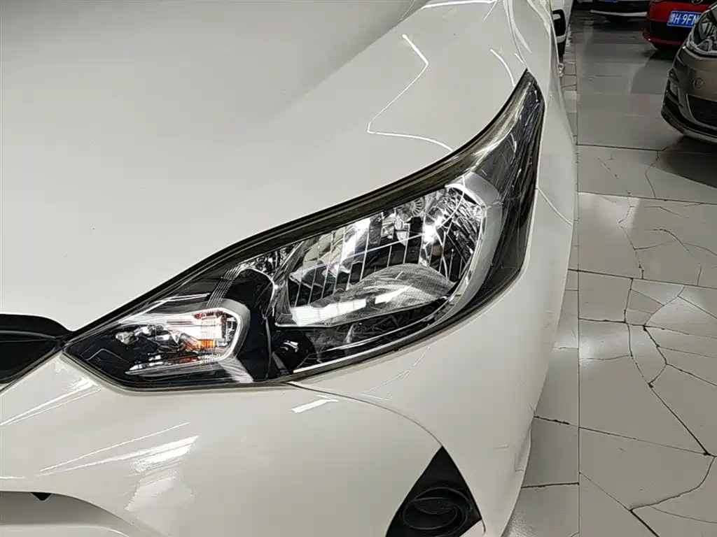 Toyota Yaris L — фото 24
