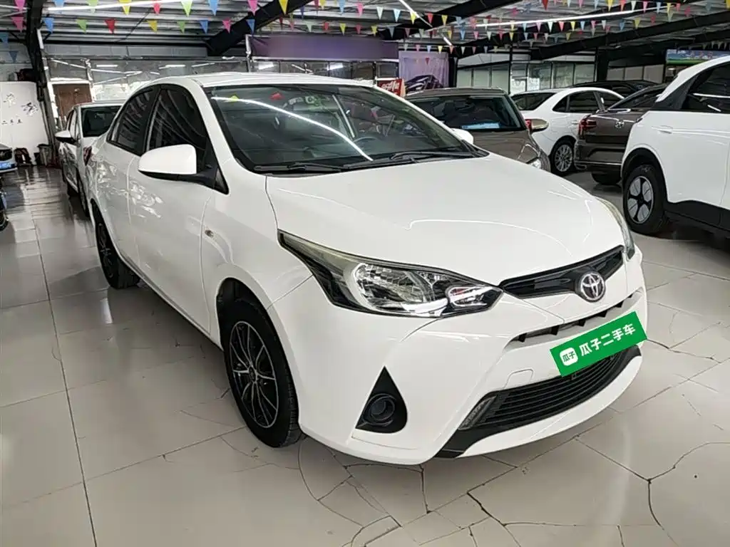 Toyota Yaris L — фото 4