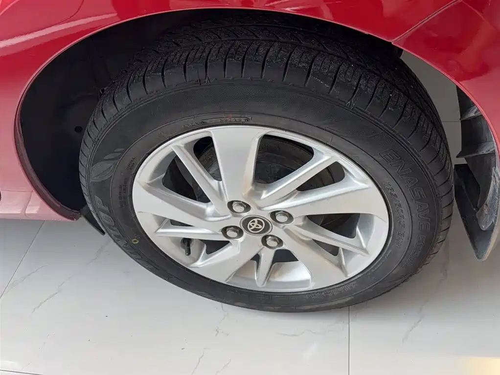 Toyota Yaris L — фото 11