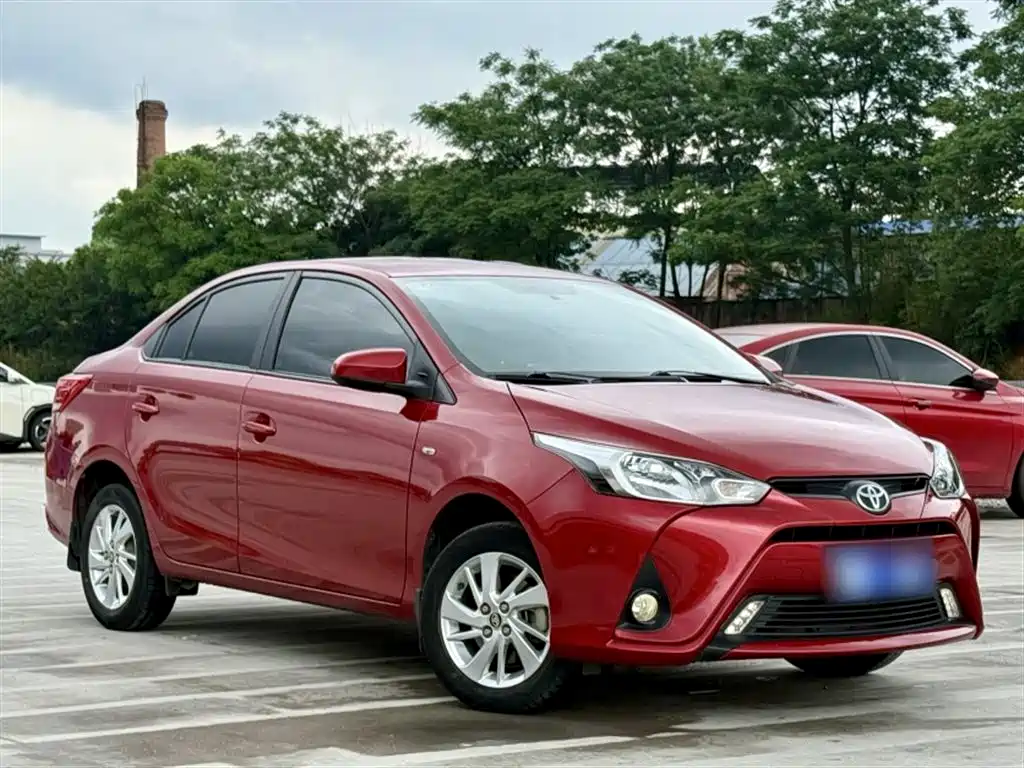 Toyota Yaris L — фото 14