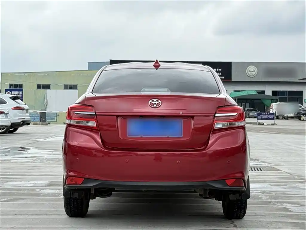 Toyota Yaris L — фото 18