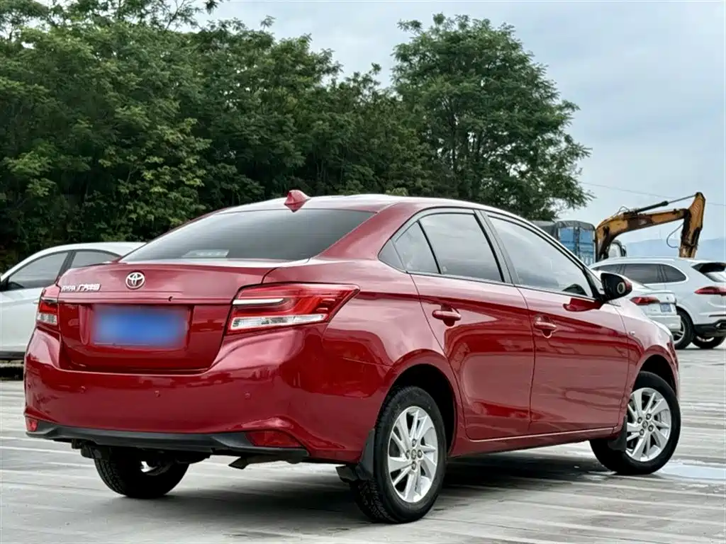 Toyota Yaris L — фото 19