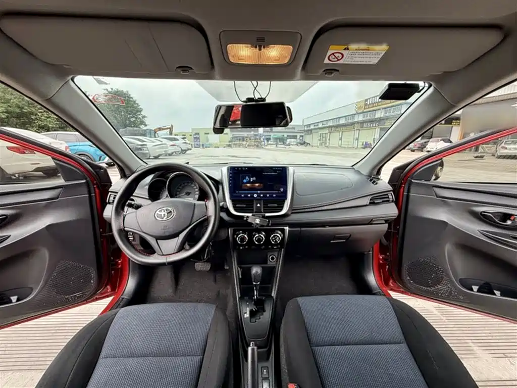 Toyota Yaris L — фото 20