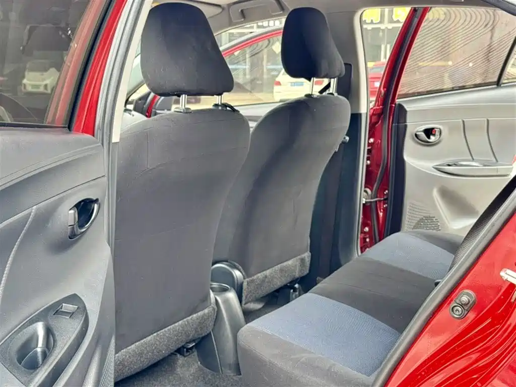 Toyota Yaris L — фото 21