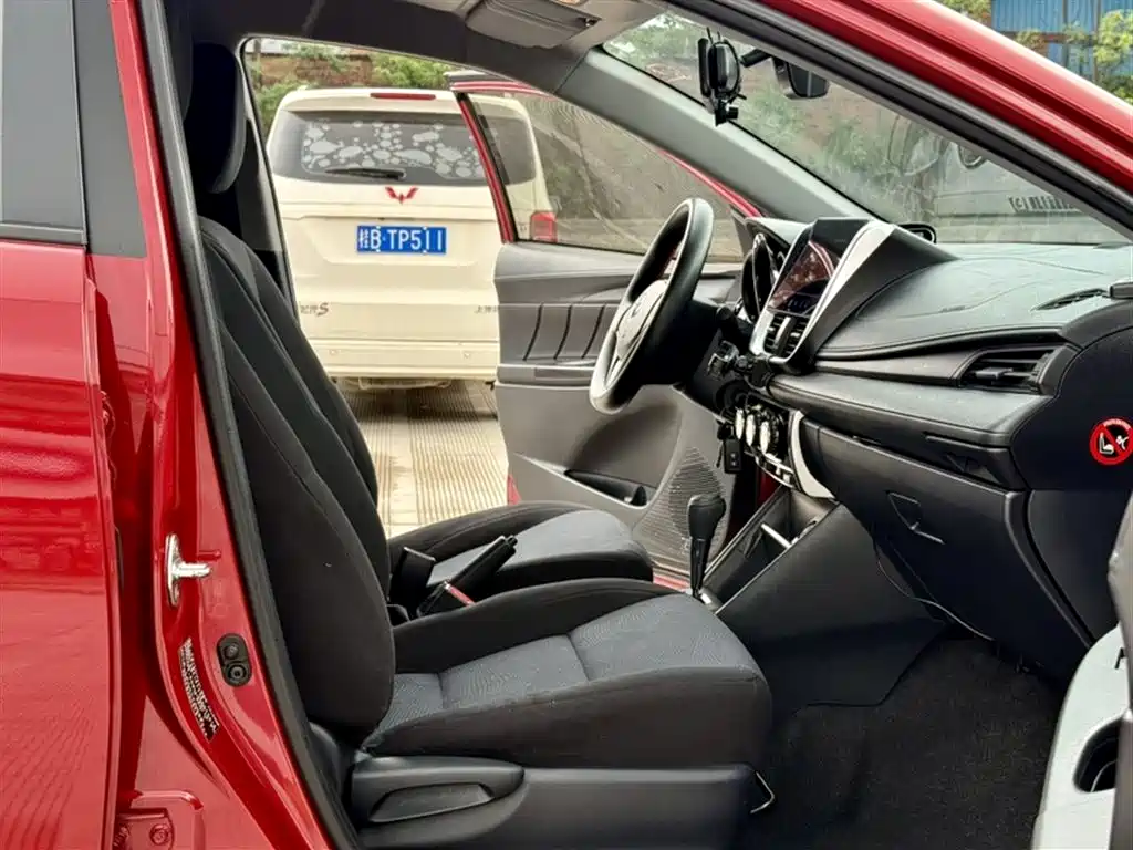 Toyota Yaris L — фото 22