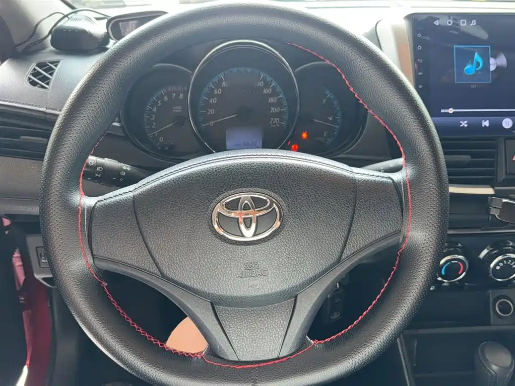 Toyota Yaris L — фото 5
