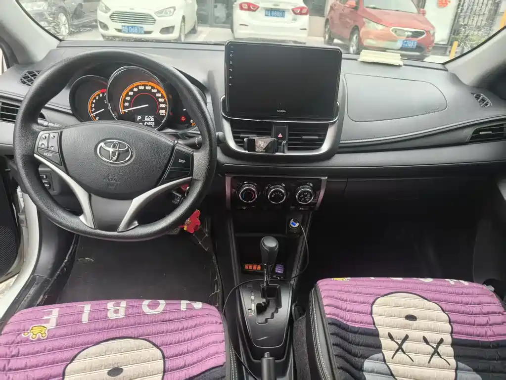 Toyota Yaris L — фото 5